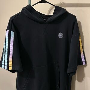 Short sleeved hoodie. Adidas.